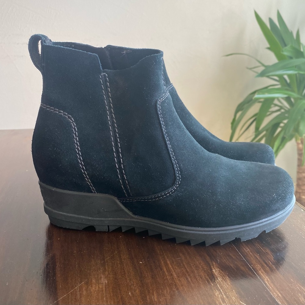 Women’s Sorel Evie zip-up bootie
